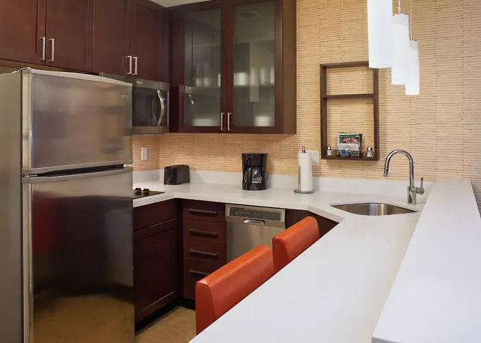 Hotel By Marriott Chicago 3*