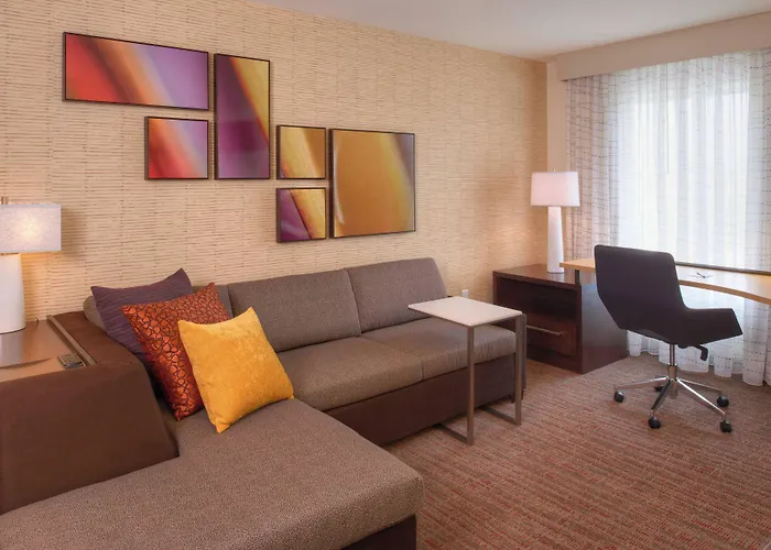 Hotel By Marriott Chicago 3*