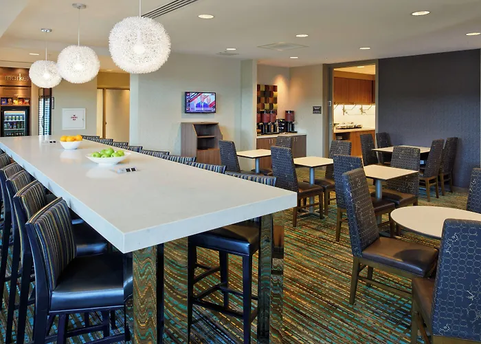 Hotel By Marriott Chicago 3*