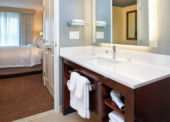 Hotel By Marriott Chicago 3*